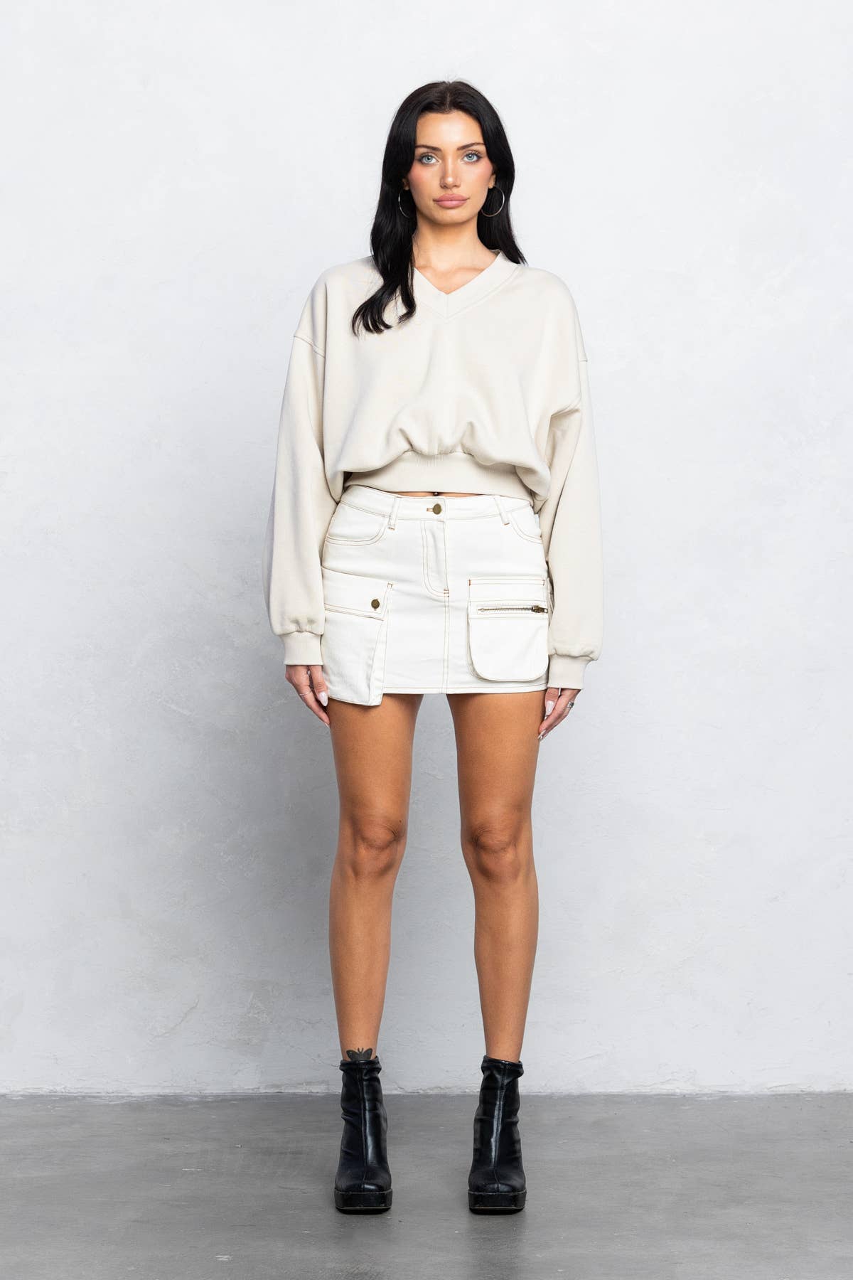 Soft V neck cropped sweatshirt