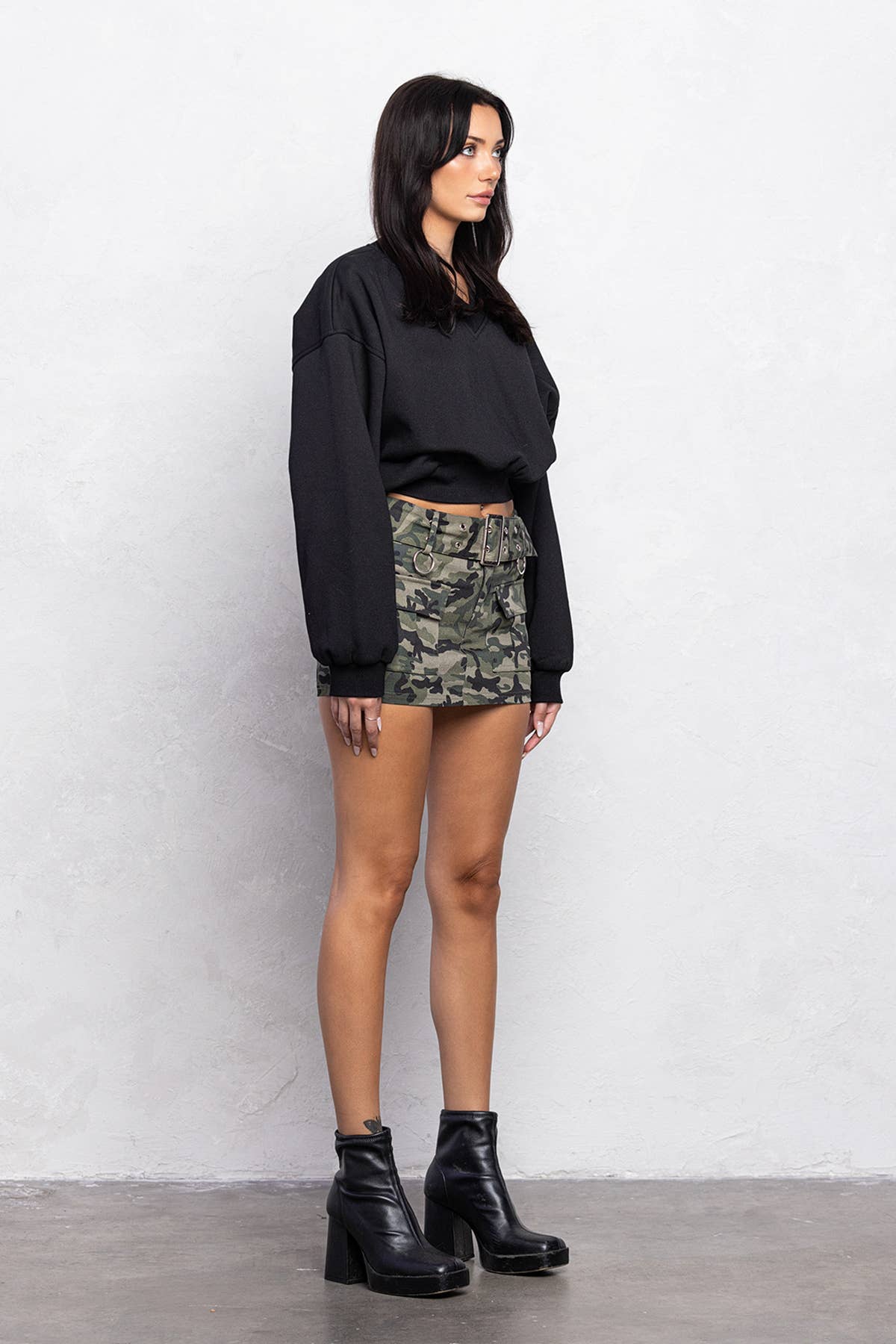 Soft V neck cropped sweatshirt