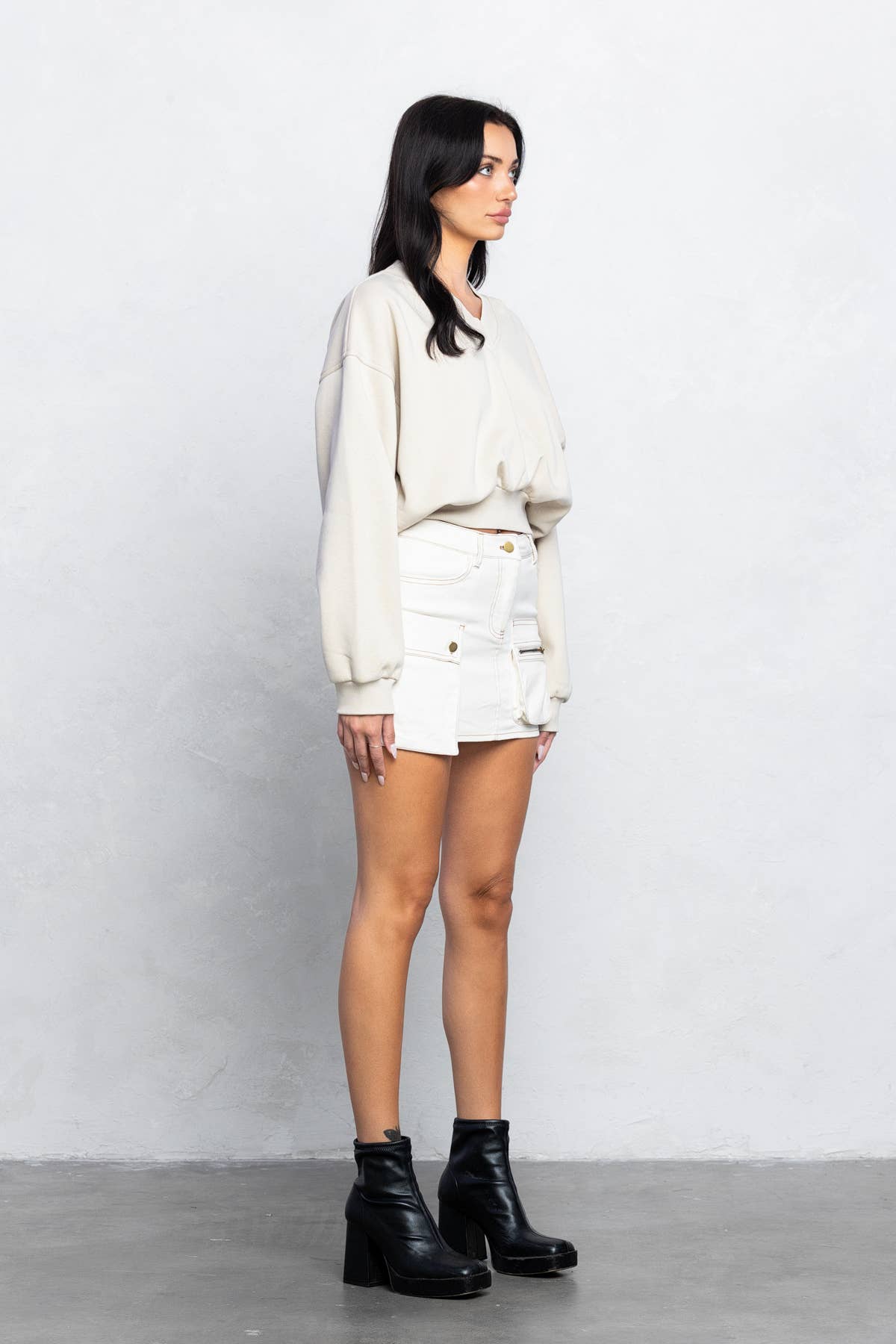 Soft V neck cropped sweatshirt