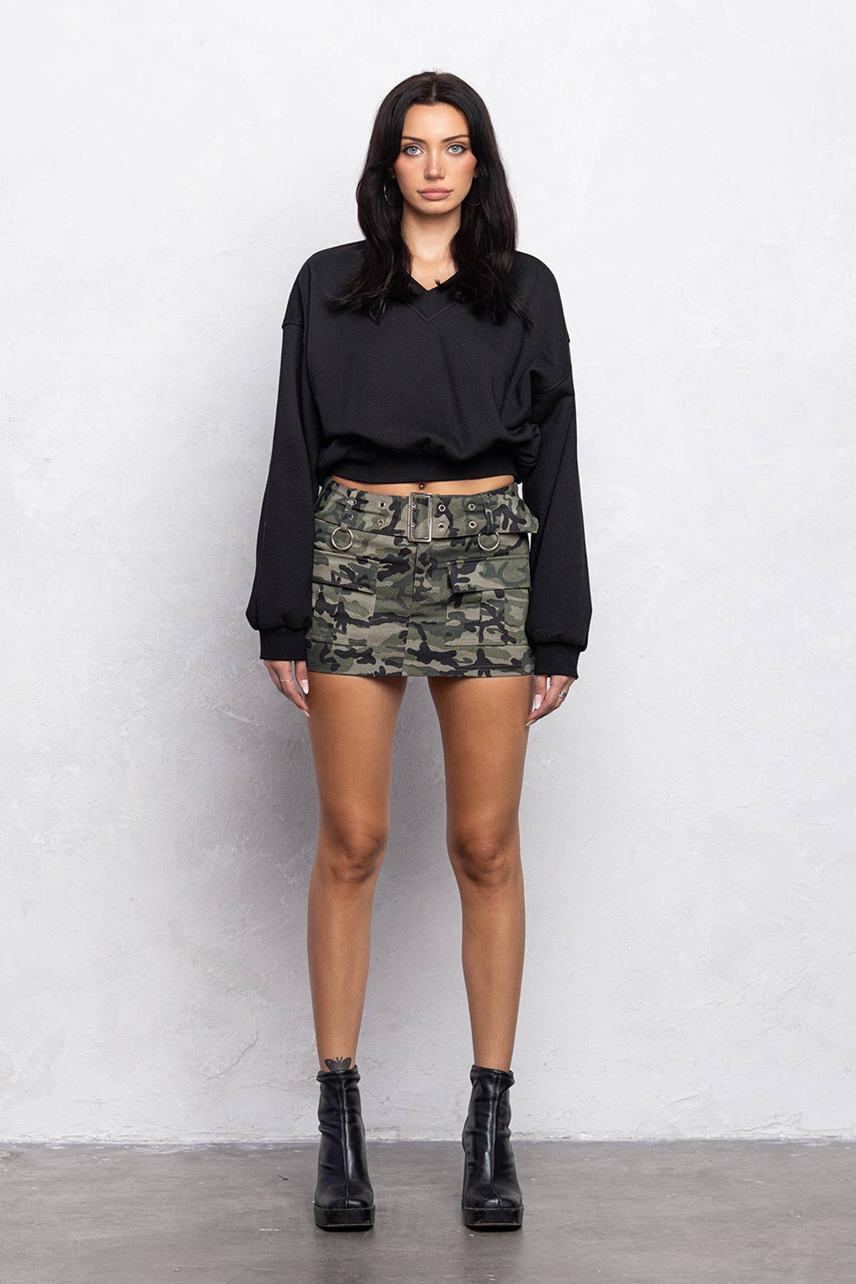 Soft V neck cropped sweatshirt