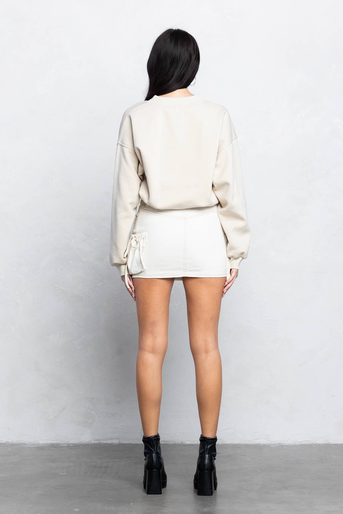Soft V neck cropped sweatshirt