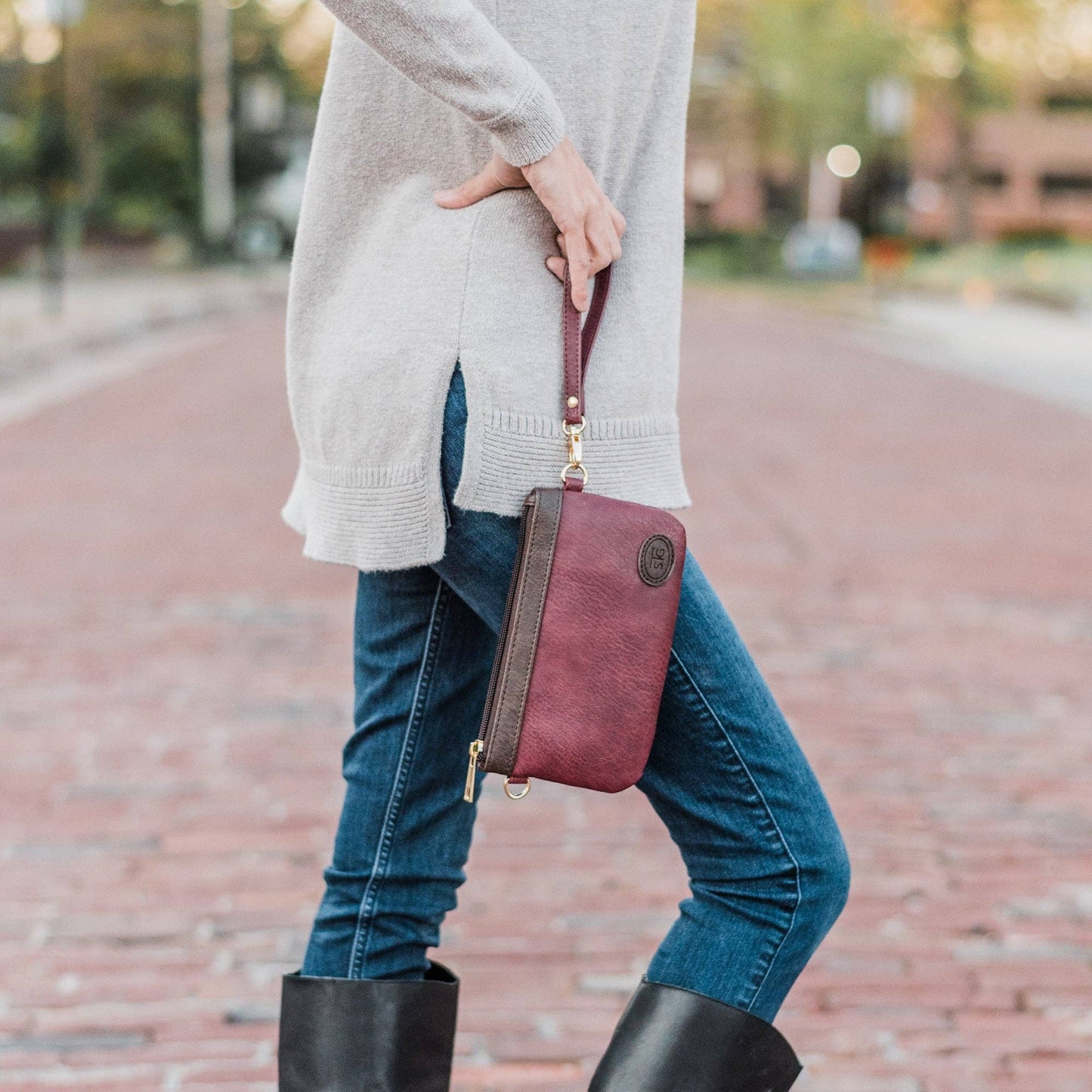 Catchy Clutch in Black